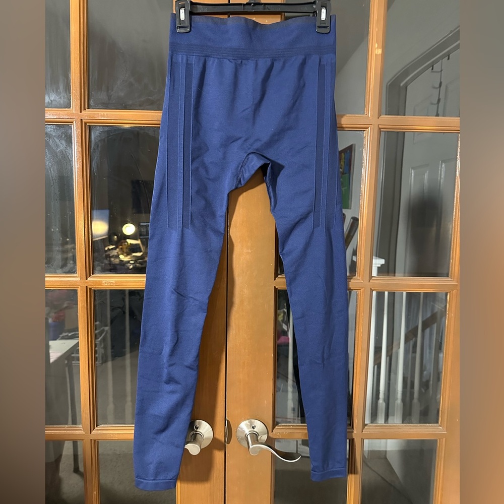 Like NEW! Stio Women's Navy Leggings